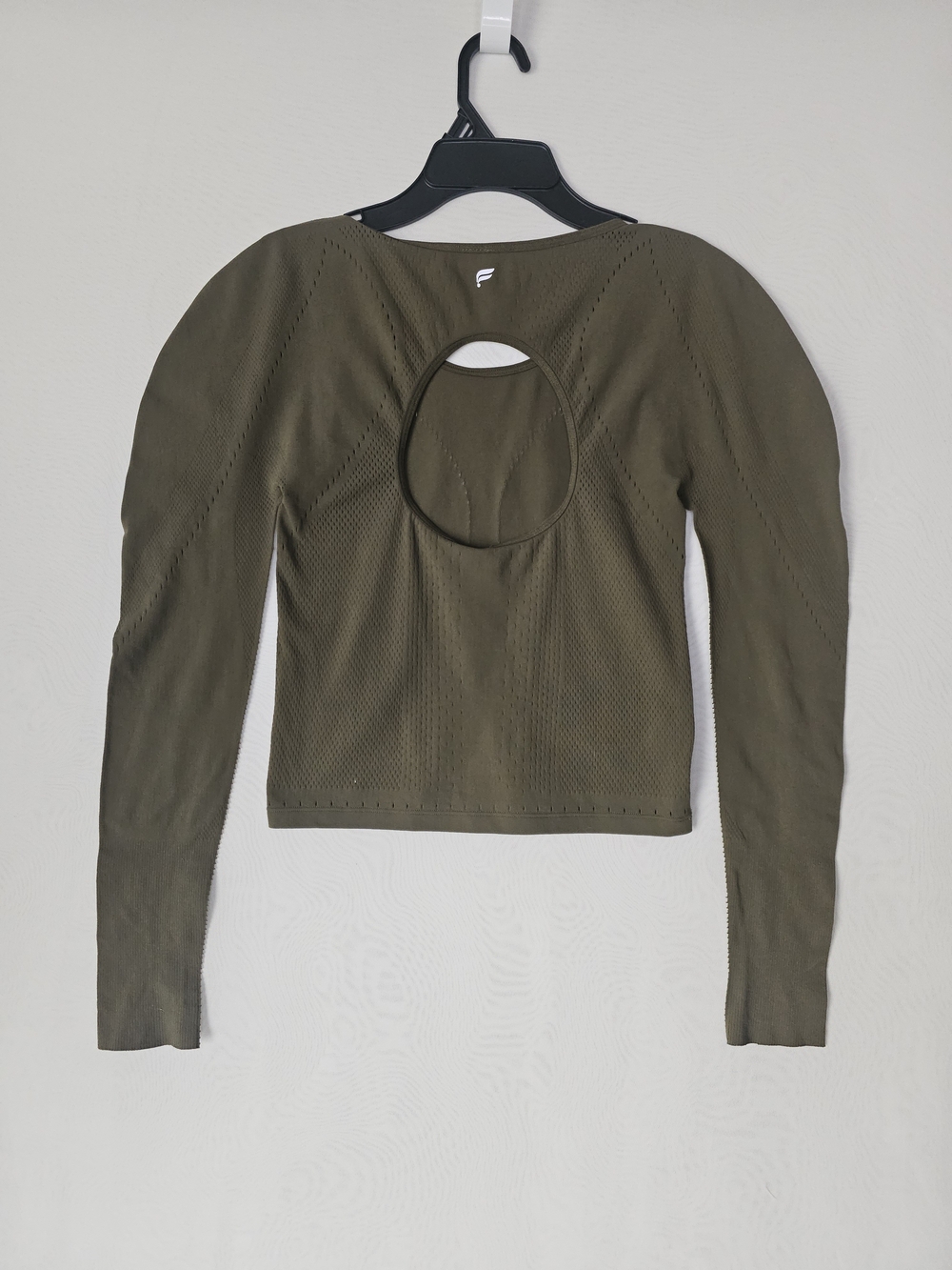 ​Fabletics Olive Green Seamless Cutout Long Sleeve Active Crop Top (No Size Tag) - Picture 4 of 10